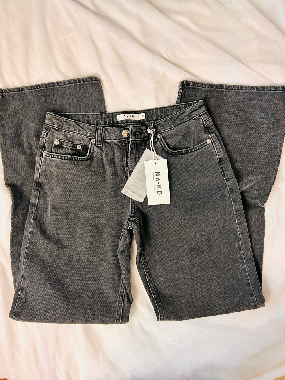 Women's Black Mid -Rise Straight Jeans